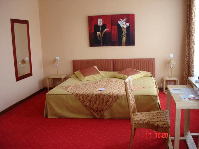 Brit Hotel Essentiel Pontivy Robic Dış mekan fotoğraf